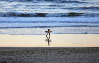 Surfen im Médoc Atlantique Surfen an der Küste von Lacanau bis